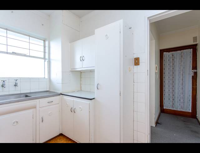 1 BEDROOM APARTMENT FOR SALE IN RONDEBOSCH VILLAGE